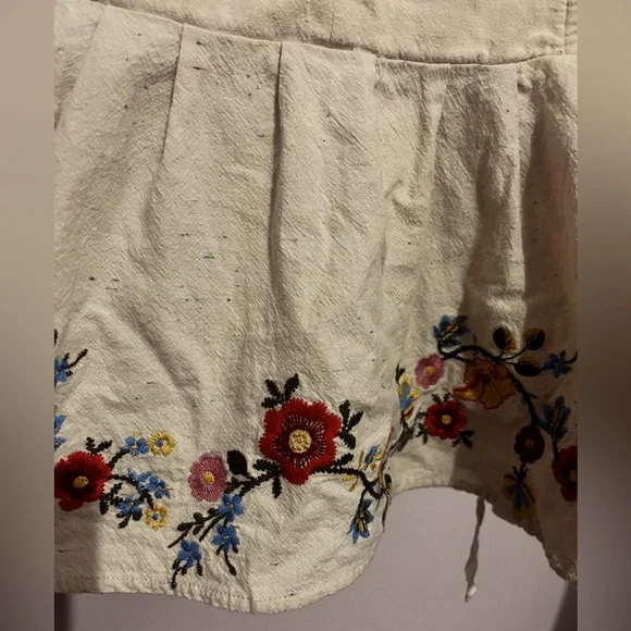 Embroidery blouse - Picture 2 of 5